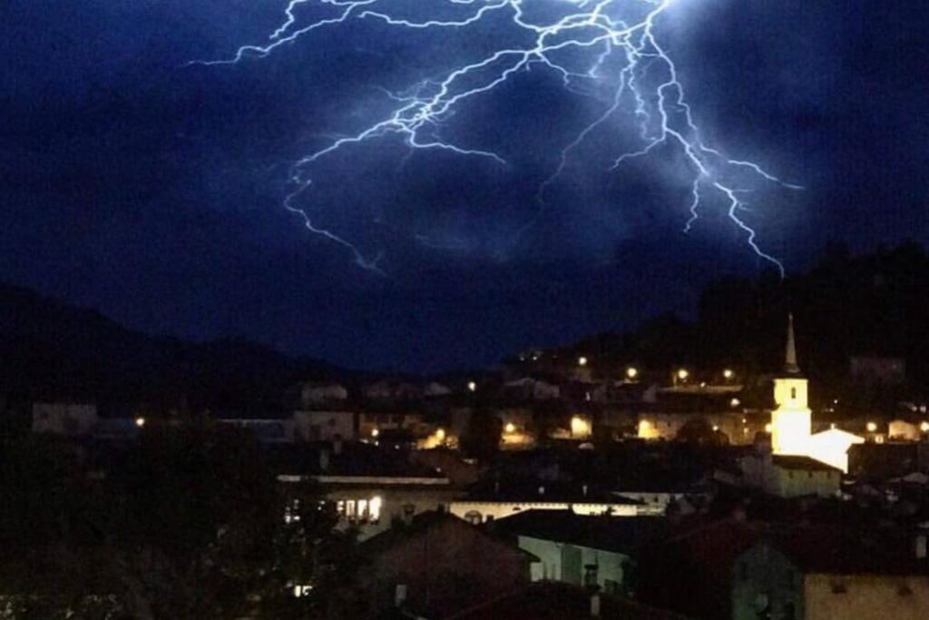 Pis Amb Encant A Campdevanol,Al Centre Del Poble. المظهر الخارجي الصورة